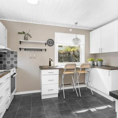Sjarmerende Familievennlig Hus Med 2 Soverom Kristiansand Buitenkant foto