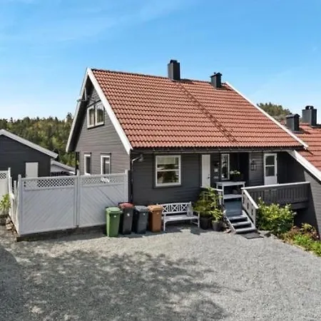 Sjarmerende Familievennlig Hus Med 2 Soverom Kristiansand Buitenkant foto